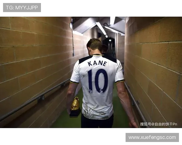 拜仁体育总监：期待凯恩长留球队 与帕梅卡诺续约事宜仍在谈判中